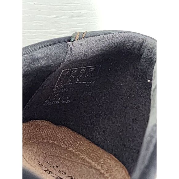 Clark's Black Soft Cushion Leather Slip On Size 7.5 Women's Shoes - Picture 6 of 8